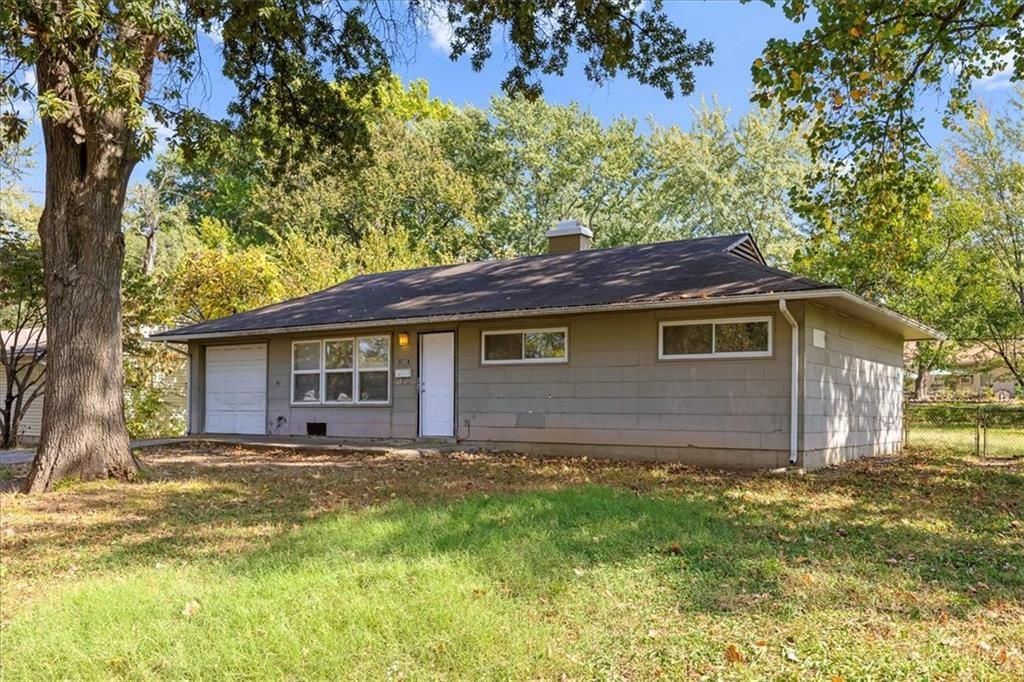 11015 Cambridge Avenue — photo 2