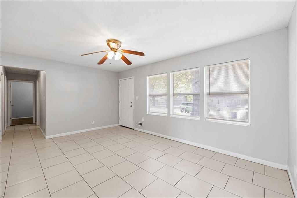 11015 Cambridge Avenue — photo 4