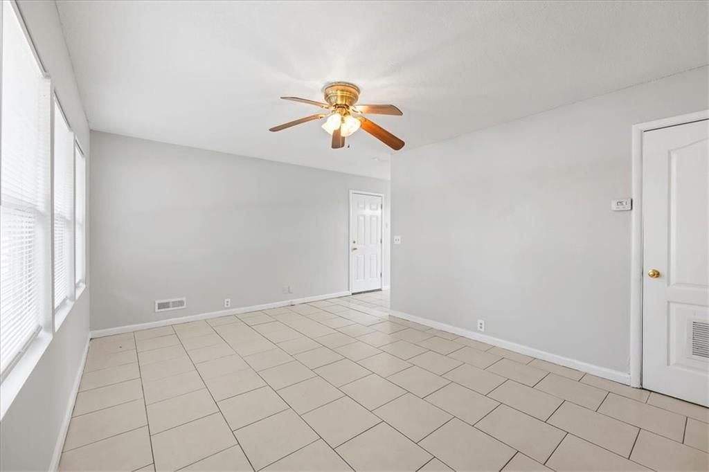 11015 Cambridge Avenue — photo 5