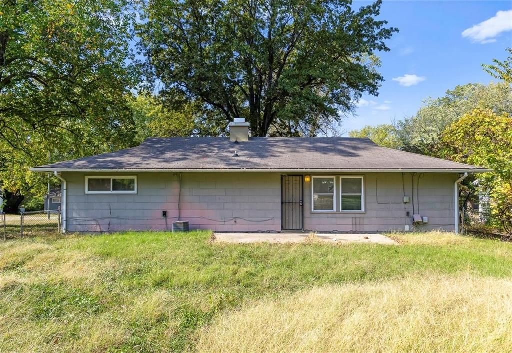 11015 Cambridge Avenue — photo 16