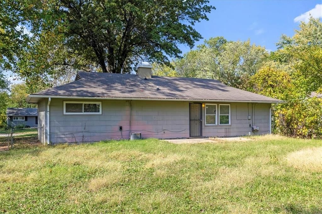 11015 Cambridge Avenue — photo 17
