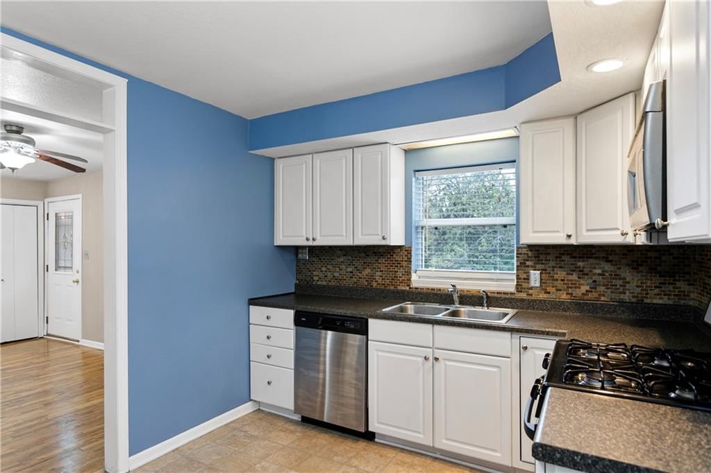 Photo 6 of 20 - 9128 Walnut Street
