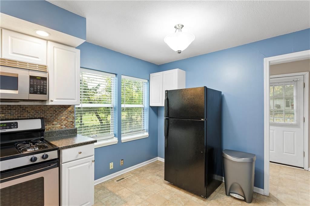 Photo 8 of 20 - 9128 Walnut Street