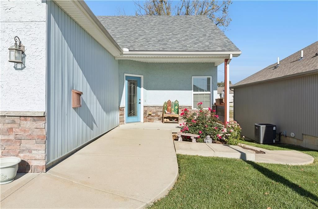 610 E Porter Ridge Court — photo 2