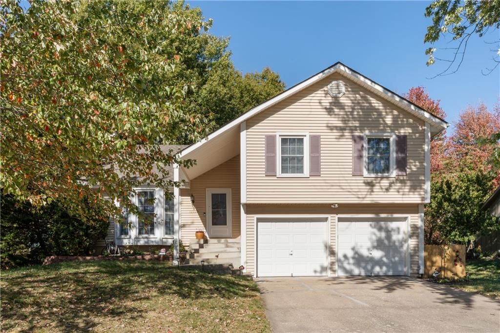 12930 S Seminole Drive, Olathe, KS
