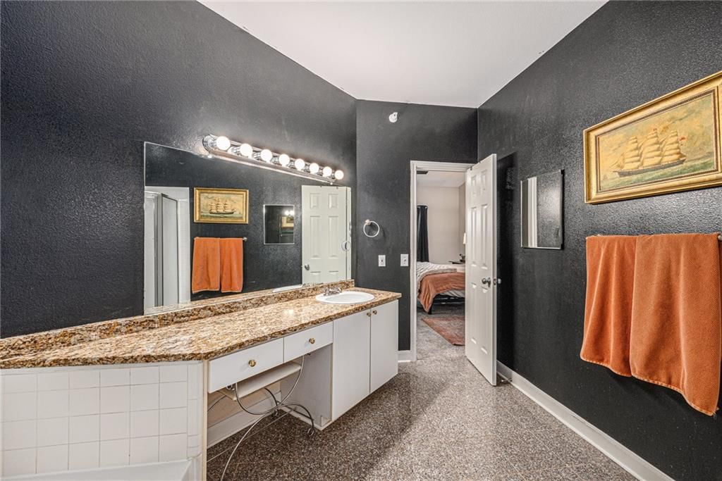 11613 Tomahawk Creek Parkway — photo 19