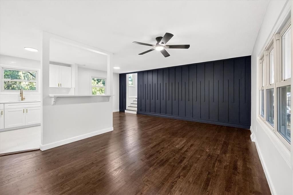 4914 N Wallace Drive — photo 2