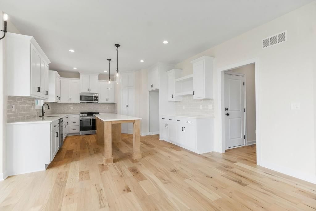 16563 W 166th Court — photo 7