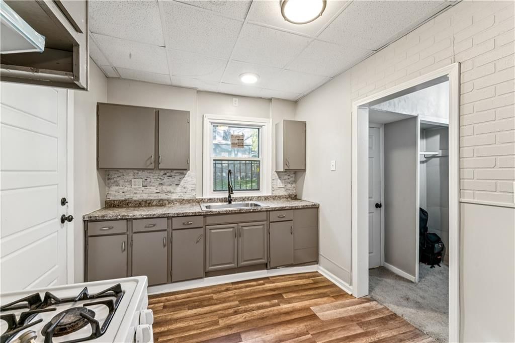 2734 Park Avenue — photo 13
