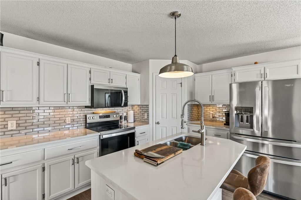 9305 NE Paw Paw Drive — photo 2