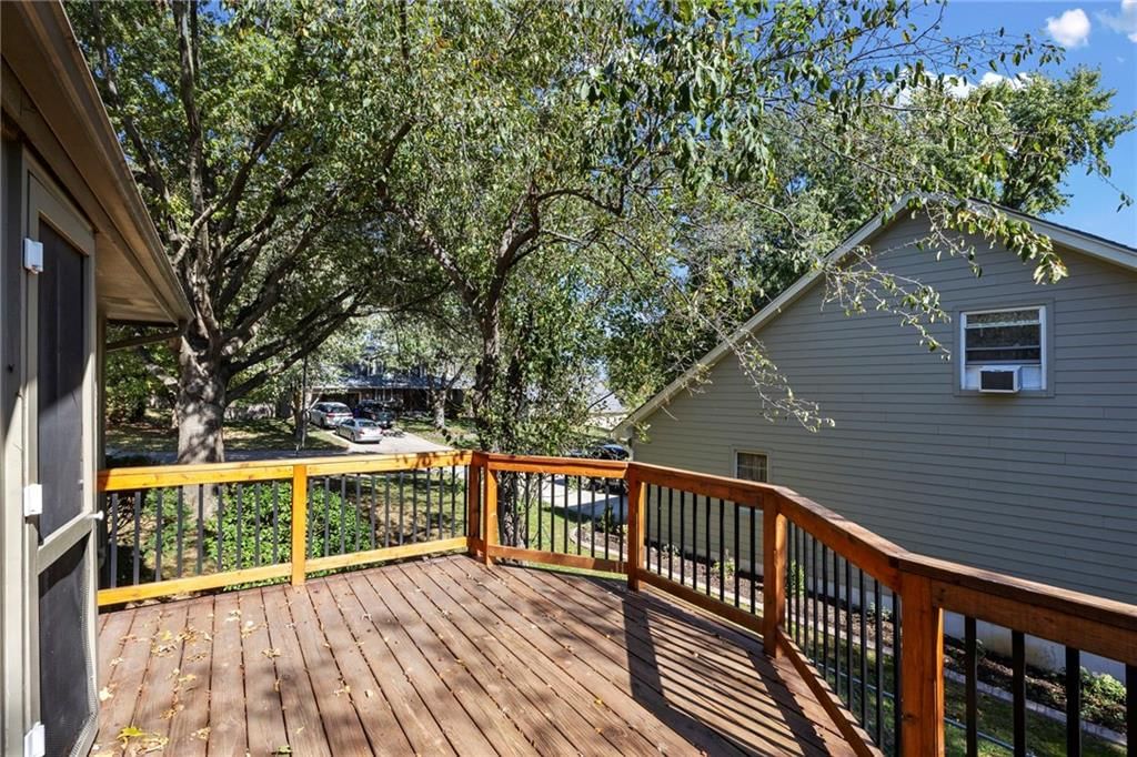 8919 Greenway Lane — photo 32