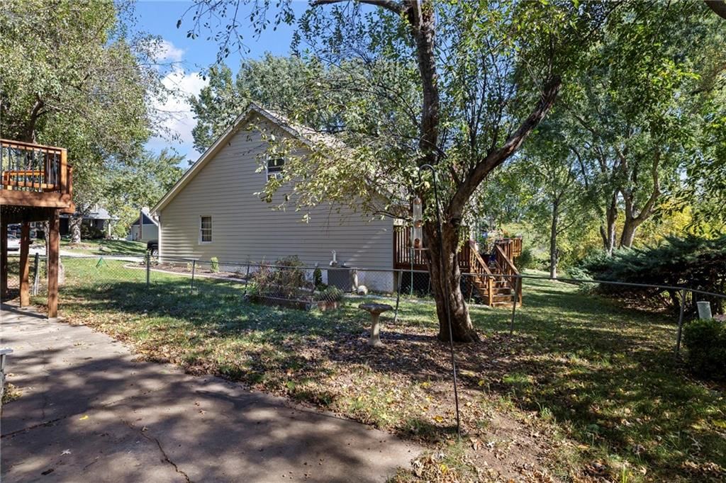 8919 Greenway Lane — photo 35
