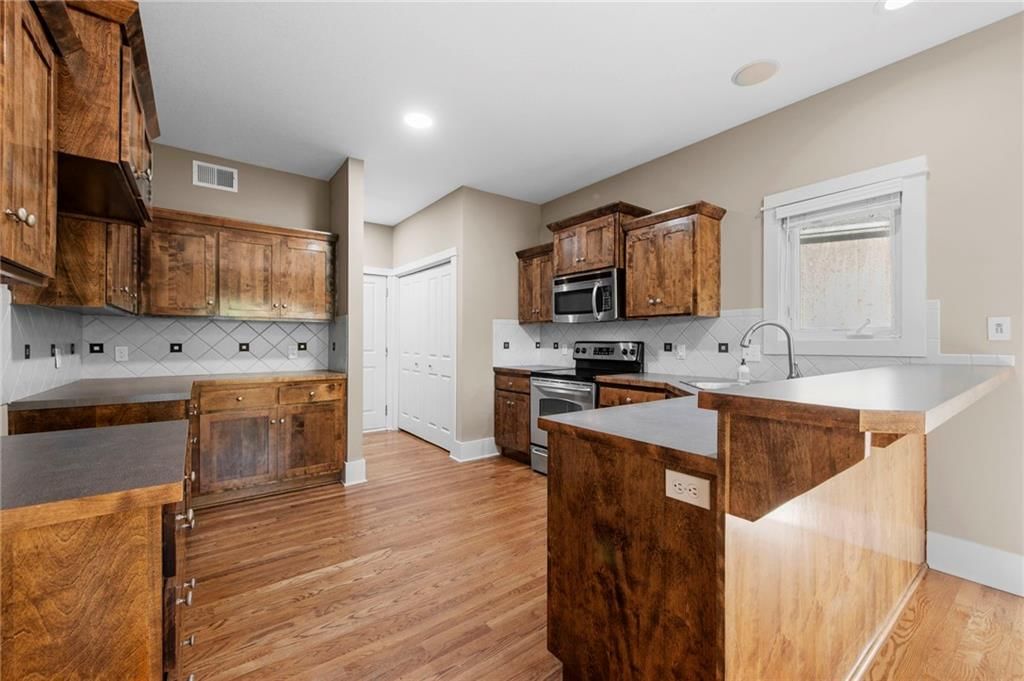 9911 Webster Circle — photo 11