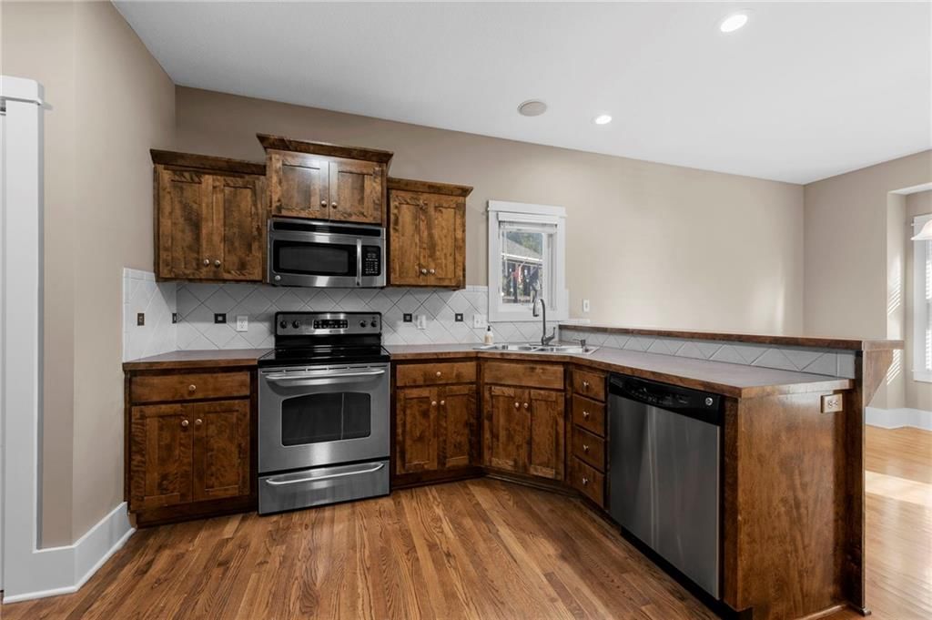 9911 Webster Circle — photo 12