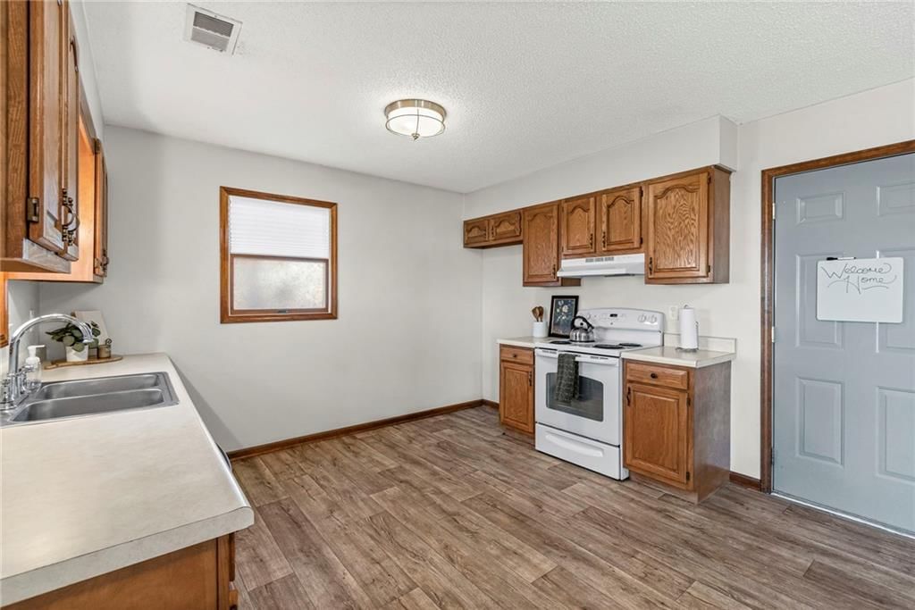 608 N Harrington Street — photo 8