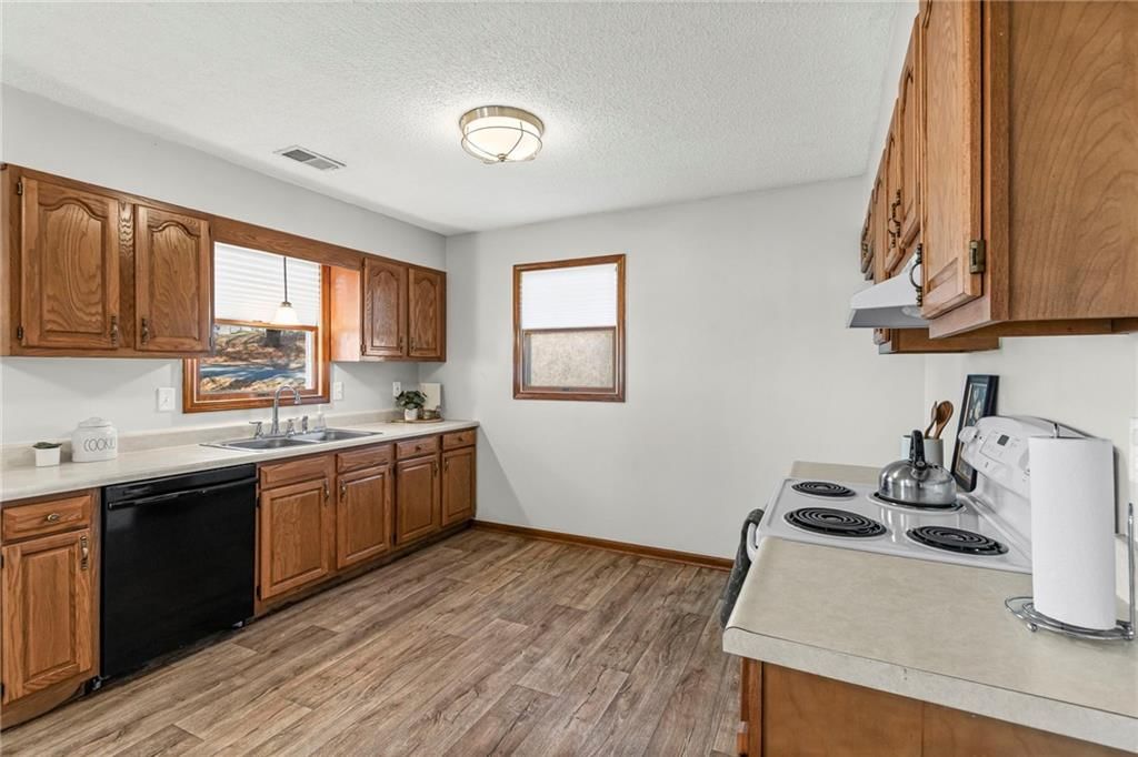 608 N Harrington Street — photo 9