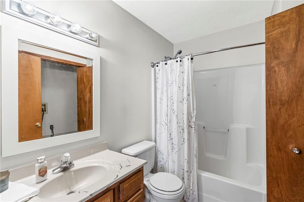 608 N Harrington Street — photo 13