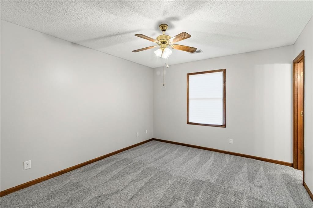608 N Harrington Street — photo 18