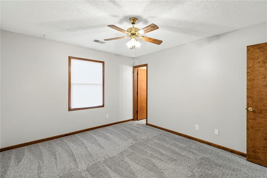 608 N Harrington Street — photo 19
