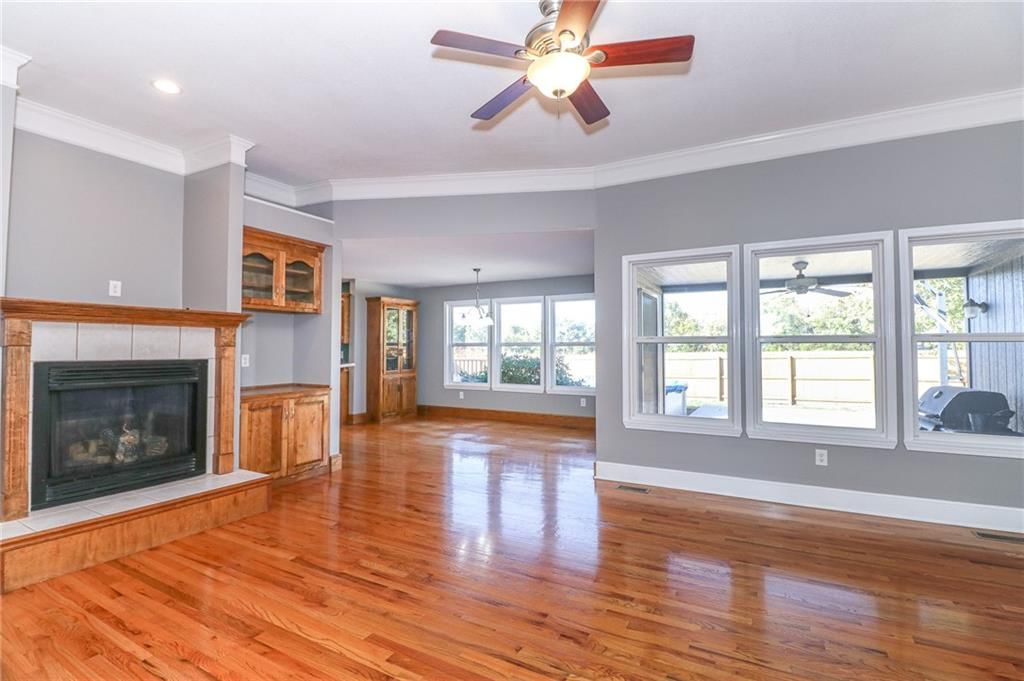 1206 Thomas Drive — photo 2