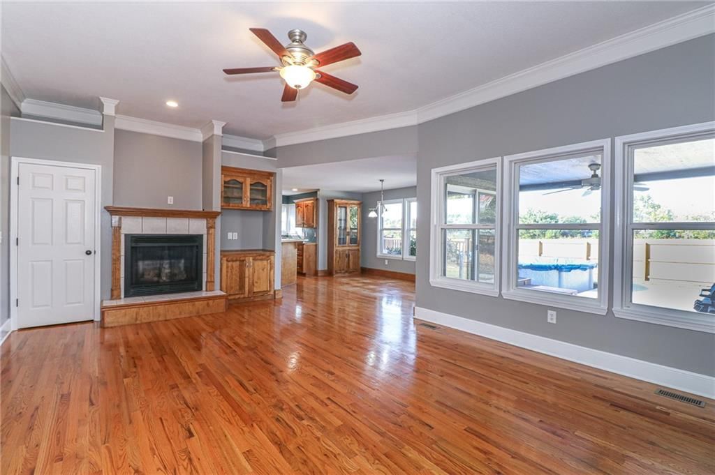 1206 Thomas Drive — photo 3