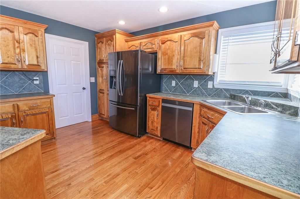 1206 Thomas Drive — photo 4