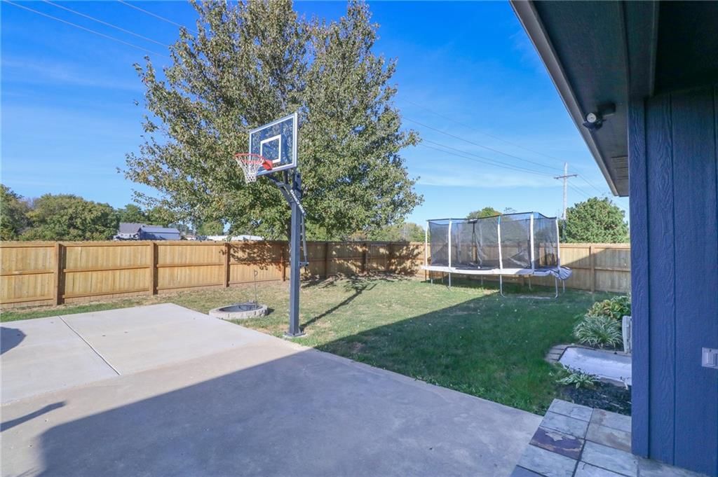 1206 Thomas Drive — photo 21