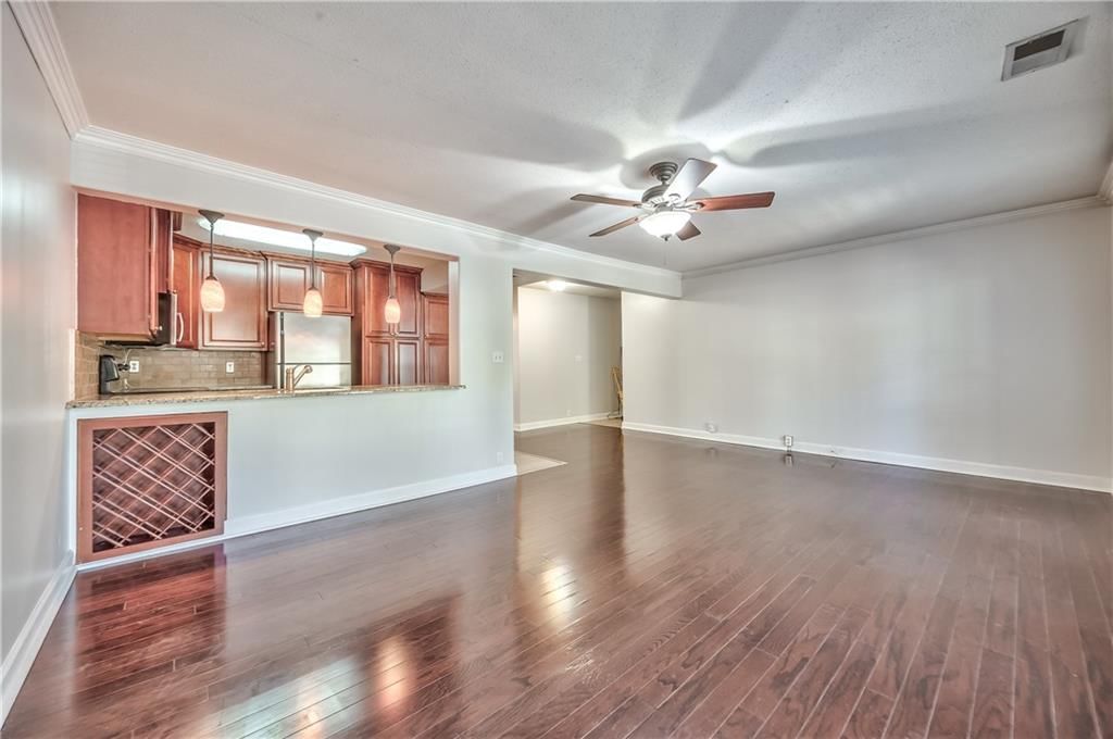 4727 Jarboe Street — photo 3