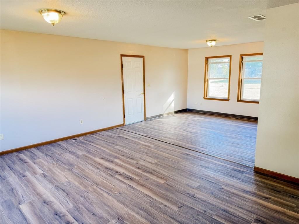409 S May Street — photo 2
