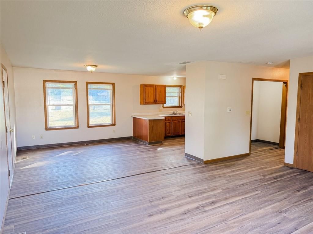 409 S May Street — photo 3
