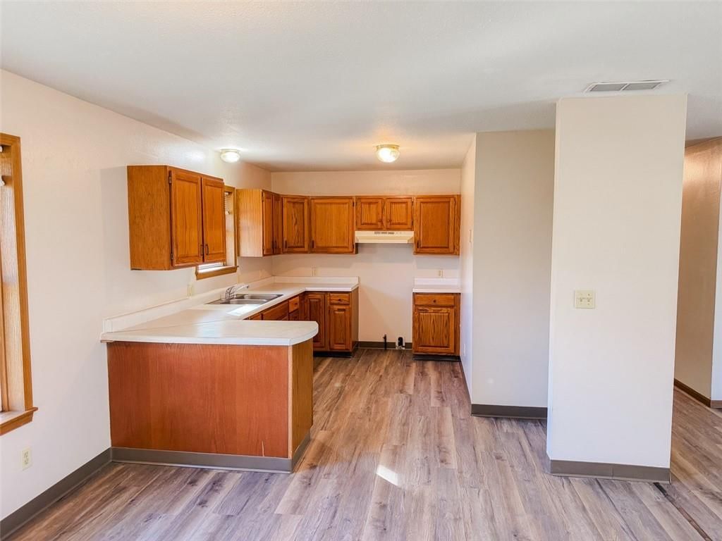 409 S May Street — photo 5
