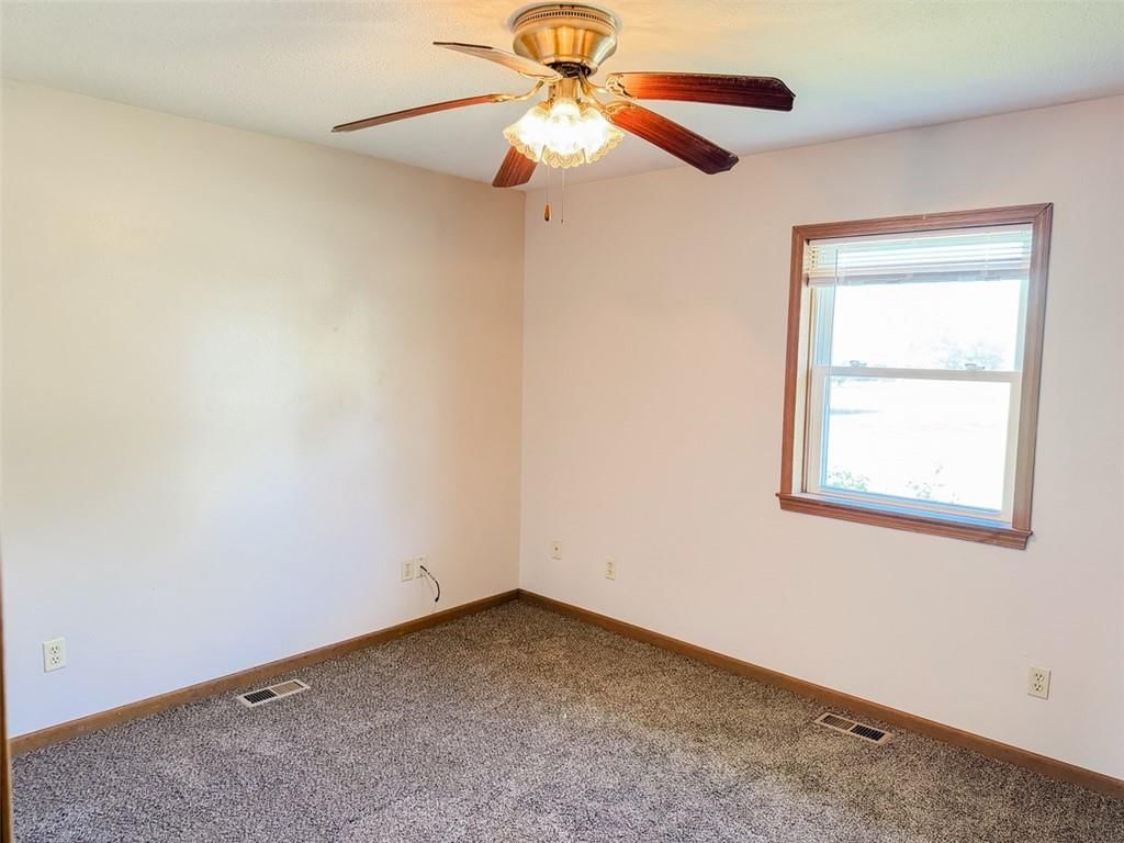 409 S May Street — photo 14