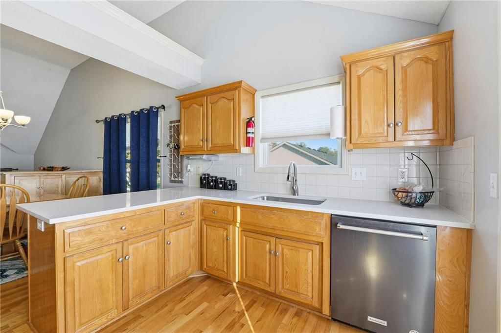 8015 N Kensington Avenue — photo 9