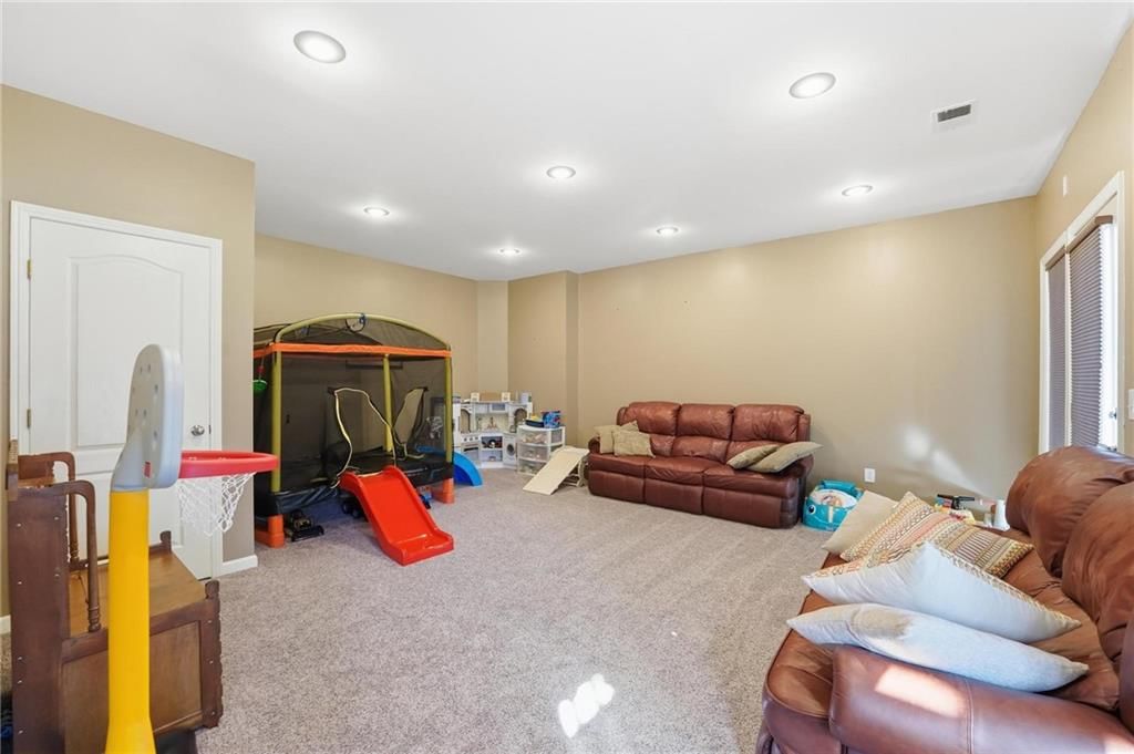 8015 N Kensington Avenue — photo 23