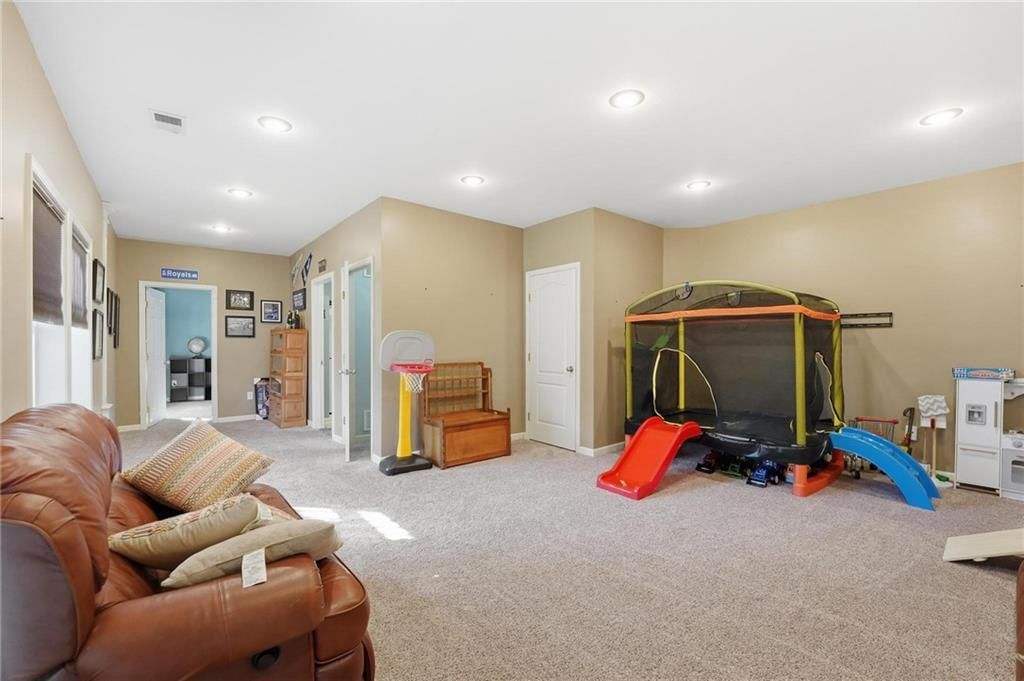 8015 N Kensington Avenue — photo 24