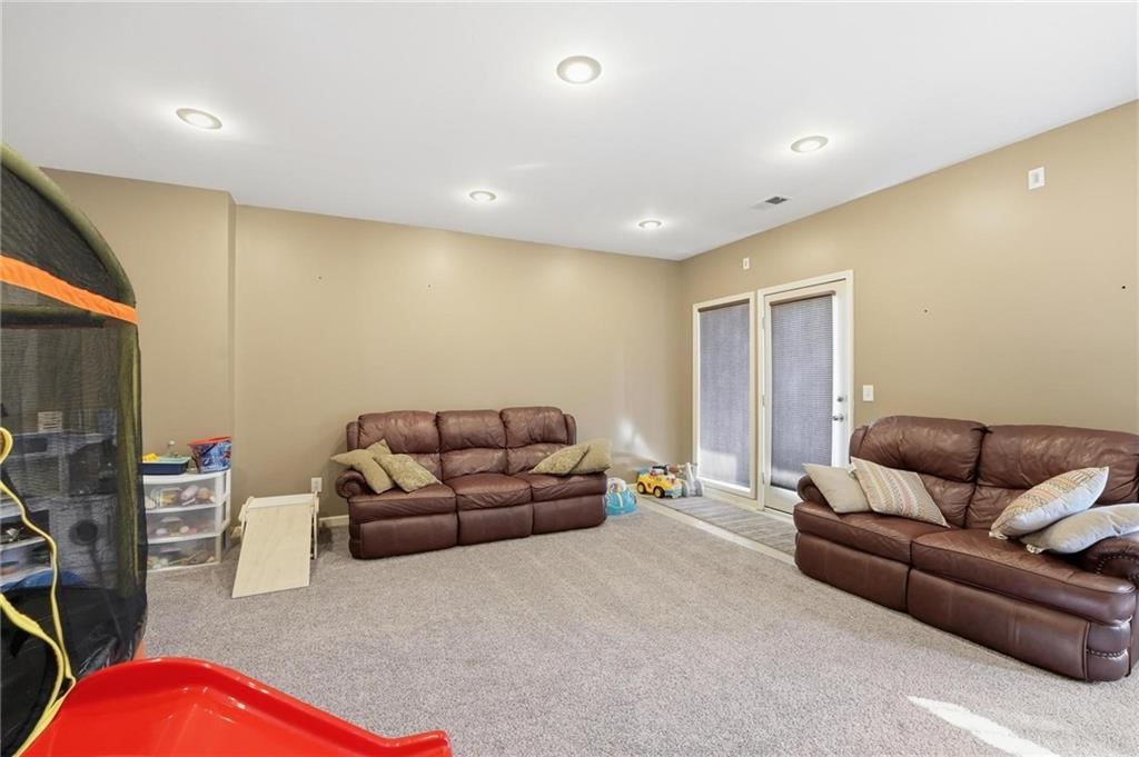 8015 N Kensington Avenue — photo 30