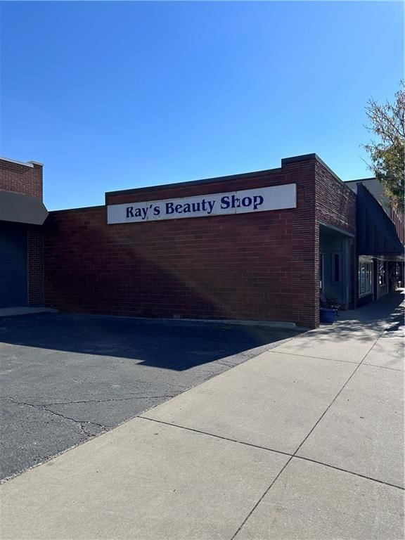 213 SE Douglas Street — photo 2