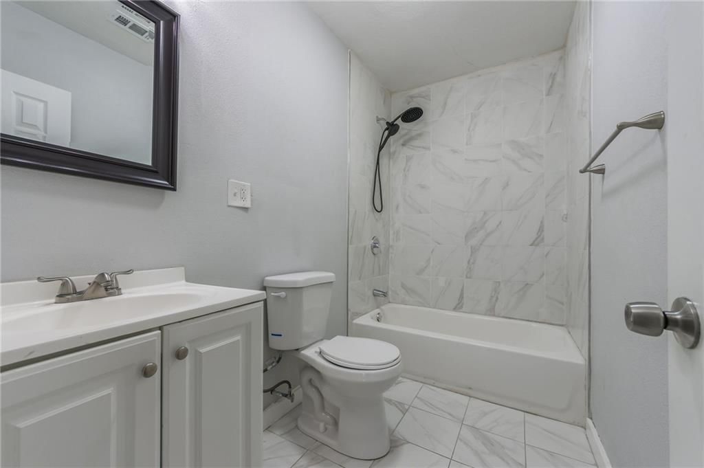 2612 E 10th Street — photo 11