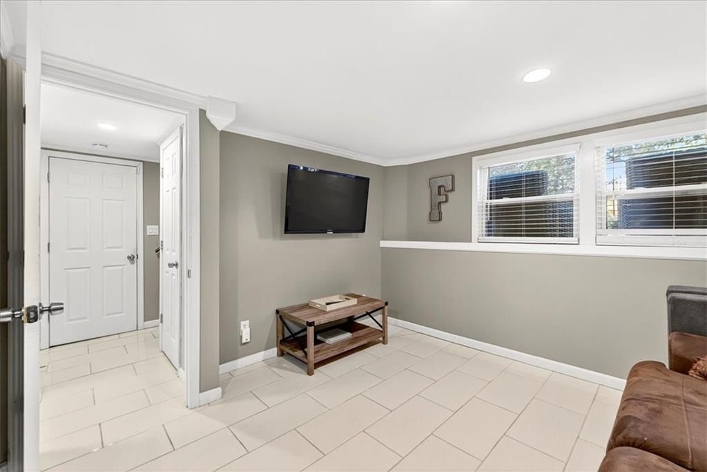 3605 S Scott Avenue — photo 32