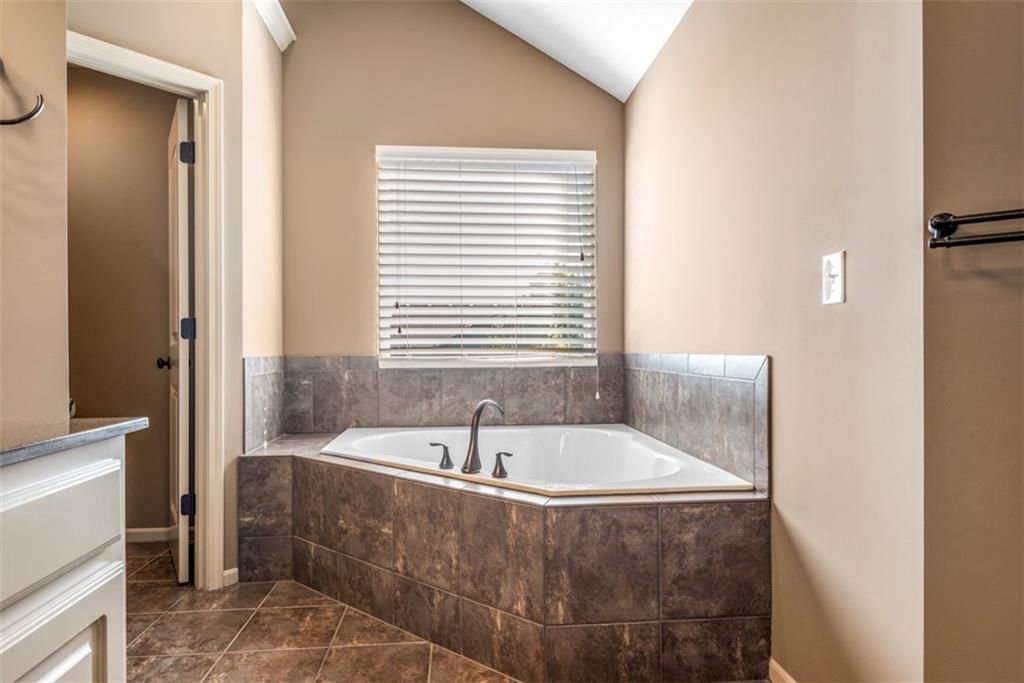 2237 W Concord Drive — photo 25