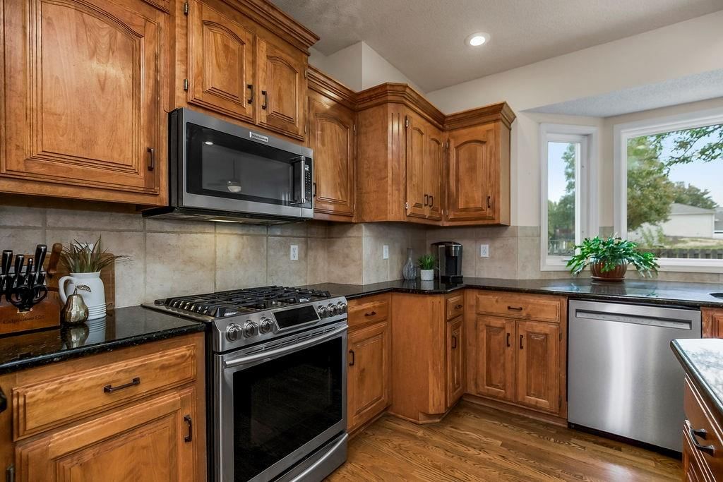 Photo 12 of 35 - 7323 Meadowsweet Lane