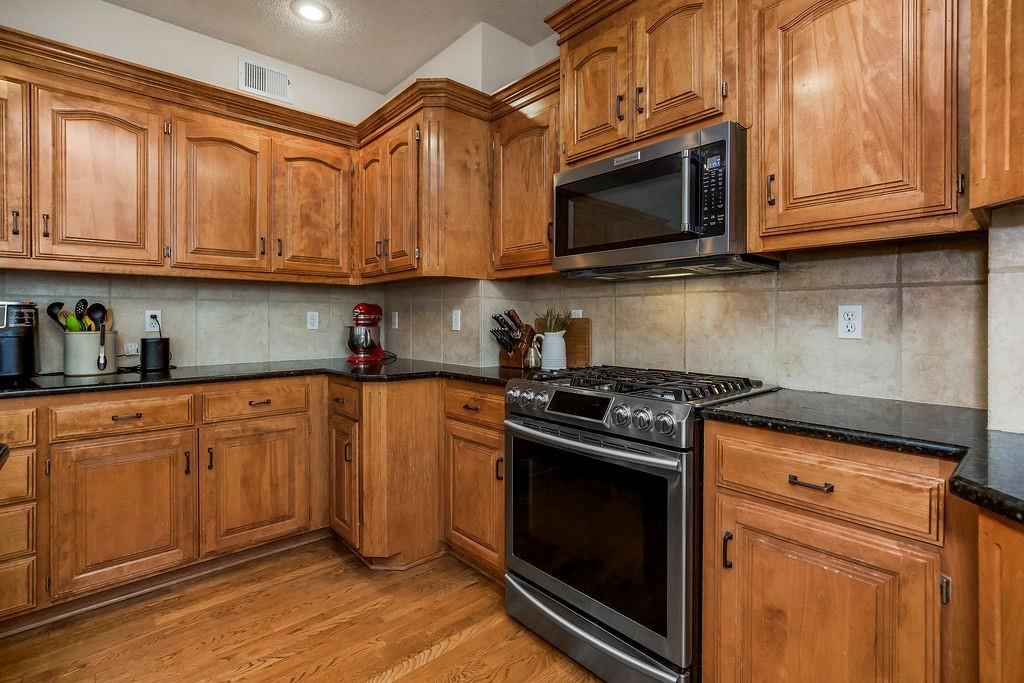 Photo 13 of 35 - 7323 Meadowsweet Lane