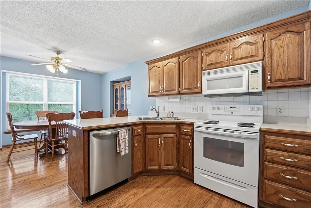 1858 Loughrey Street — photo 8
