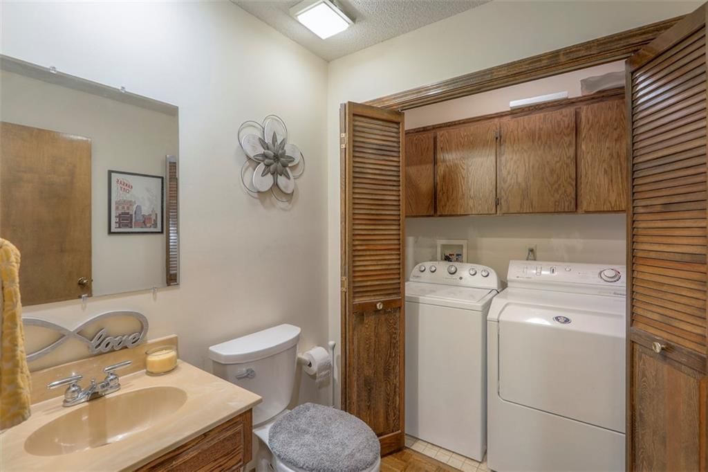 Photo 6 of 39 - 8313 W 120th Street
