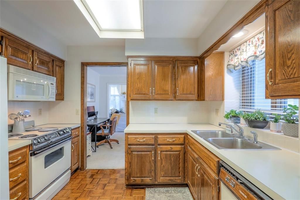 Photo 9 of 39 - 8313 W 120th Street