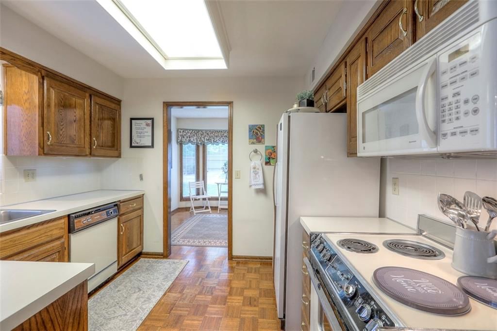 Photo 10 of 39 - 8313 W 120th Street
