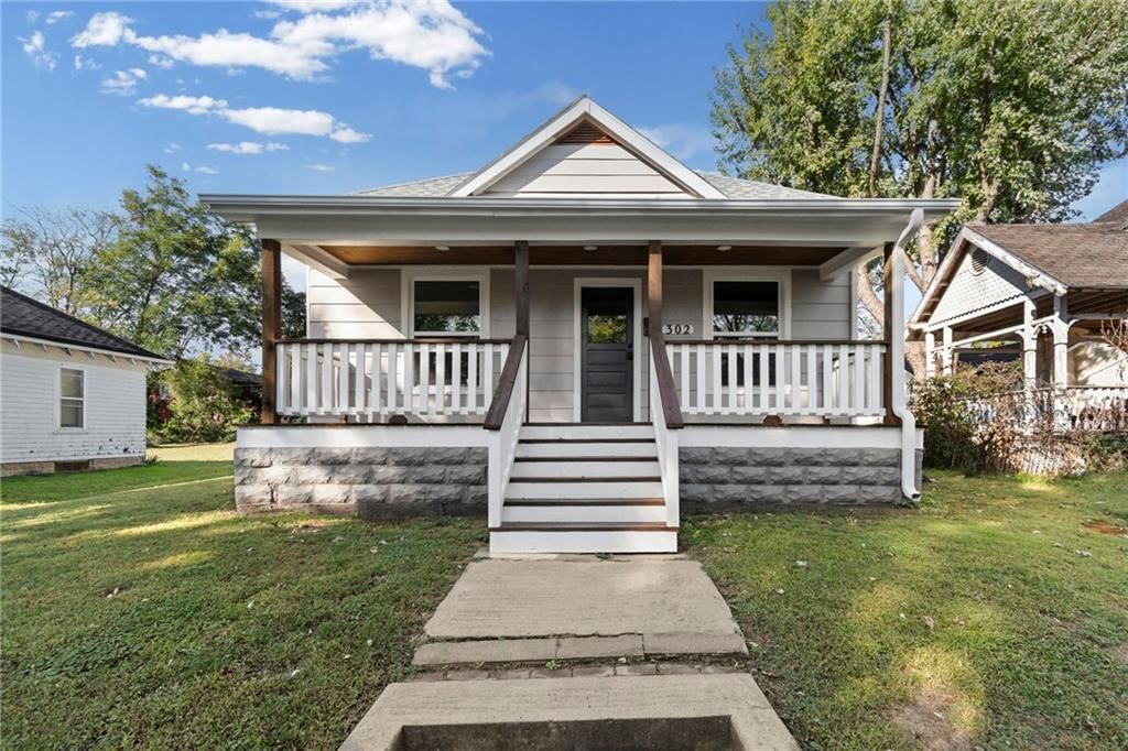 302 S Elm Street, Sweet Springs, MO