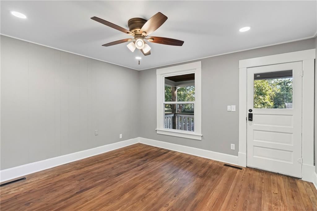 302 S Elm Street — photo 5