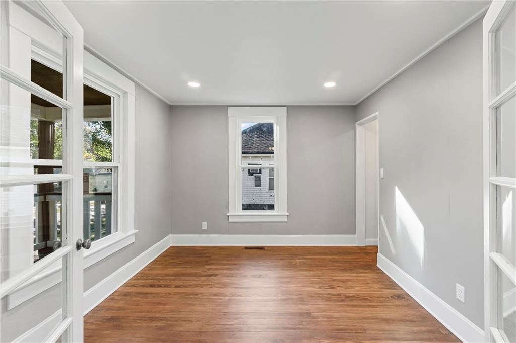 302 S Elm Street — photo 8