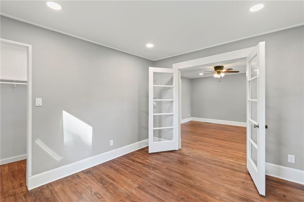 302 S Elm Street — photo 9